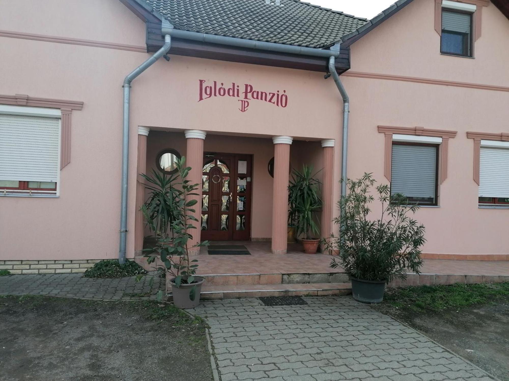Iglodi Panzio Hotel Kunszentmarton Exterior photo