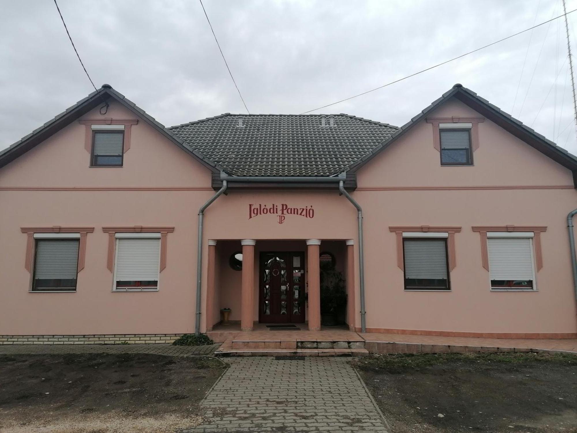 Iglodi Panzio Hotel Kunszentmarton Exterior photo