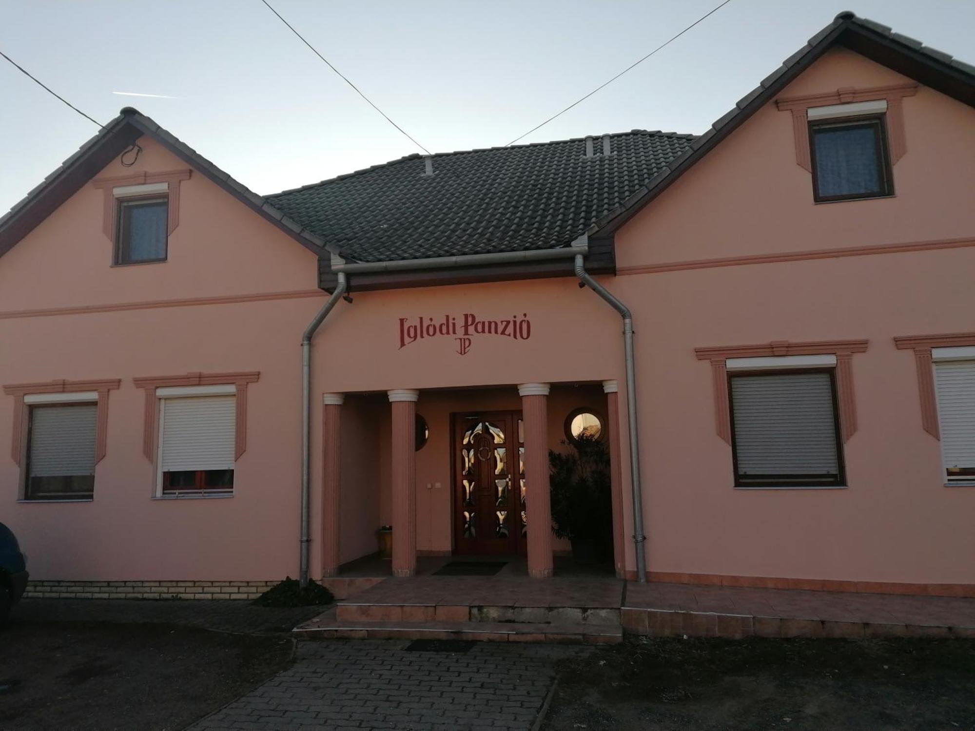 Iglodi Panzio Hotel Kunszentmarton Exterior photo